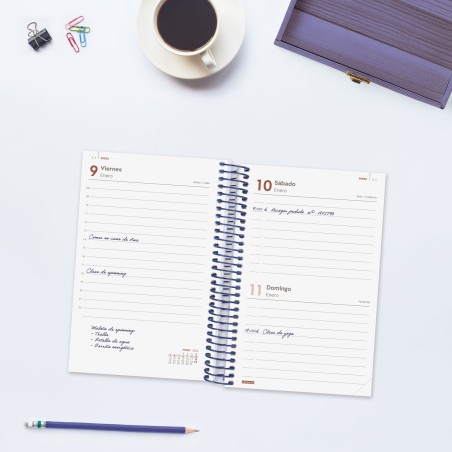 30477-AGENDA 2026 BASIC YEAR E5 117X181MM DIA PAGINA AZUL FINOCAM 741091026
